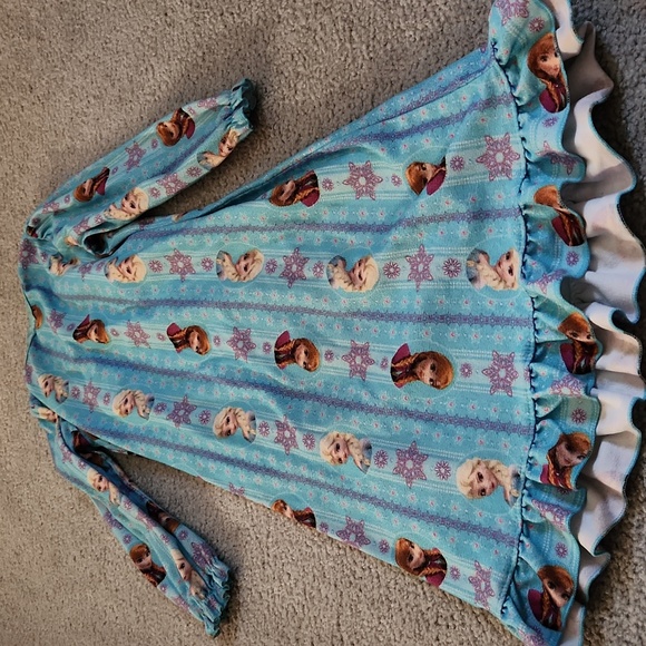 Elsa nightgown, Size XS - Picture 2 of 3